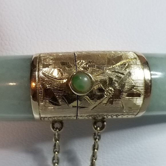 Antique 14K Gold and Green Jadeite Bracelet - Picture 5 of 8